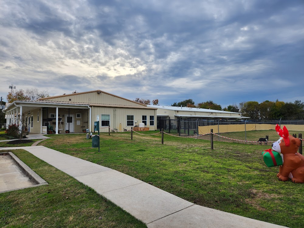 Meadowlake Pet Resort & Training Center – 288 South